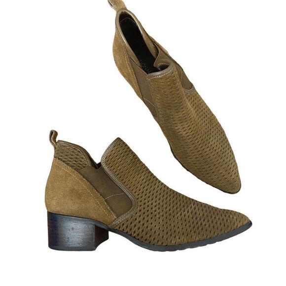 Donald Pliner Darla Perforated Booties Camel Tan Waxy Suede Slip On Size 6.5 - Picture 7 of 7